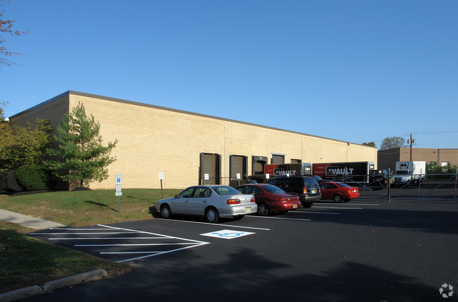 1251 Metropolitan Ave, West Deptford, NJ for lease - Building Photo - Image 2 of 4