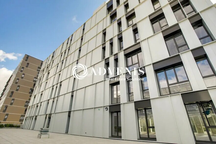 Office in Champs-sur-Marne for sale - Building Photo - Image 2 of 12