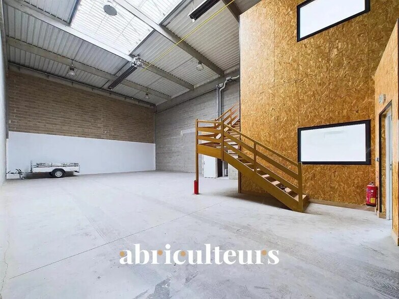 Office in Gellainville for lease - Building Photo - Image 3 of 6