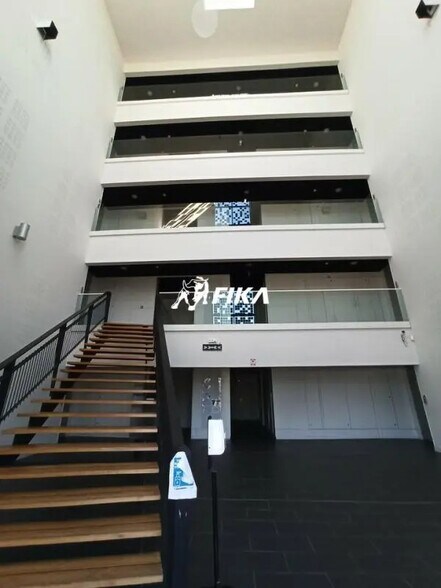 Office in Toulouse for lease - Lobby - Image 1 of 8