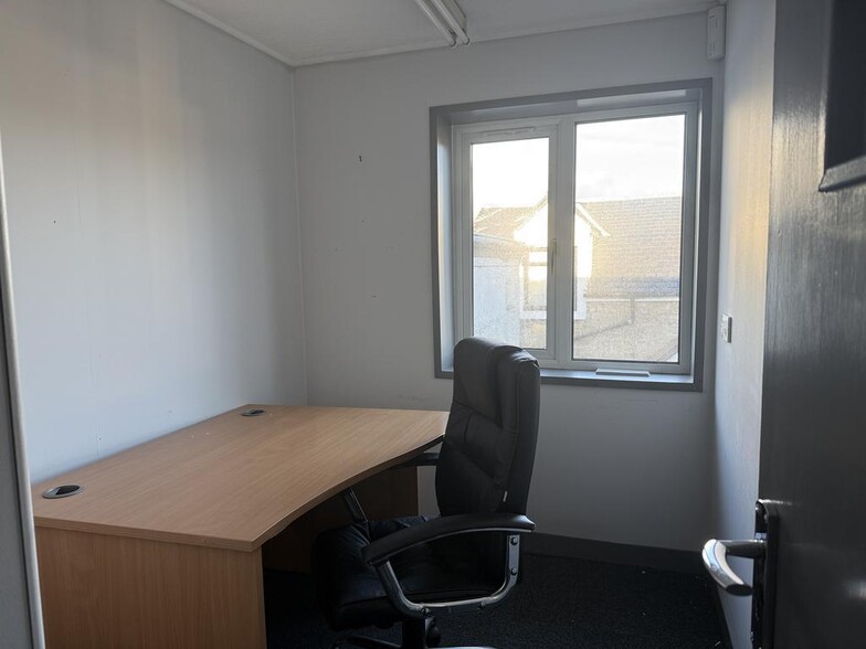 62 Muirs, Kinross for sale - Building Photo - Image 2 of 7