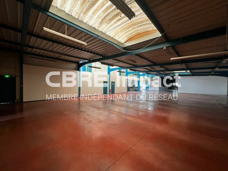 12 Rue De Romelet, Longvic for lease - Interior Photo - Image 3 of 11