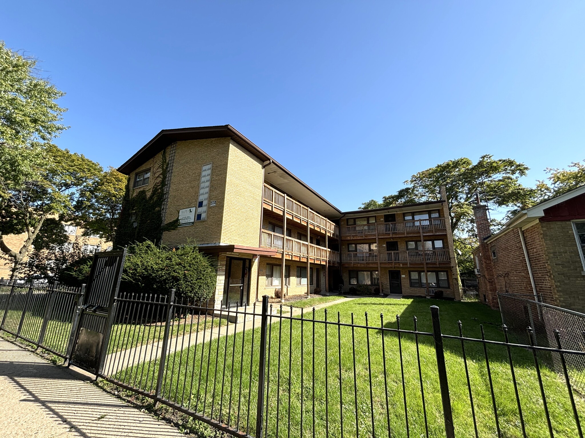 8107 S Ellis Ave, Chicago, IL for sale Primary Photo- Image 1 of 11