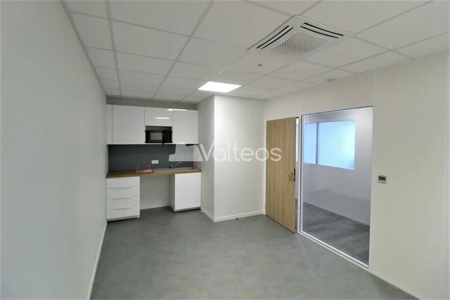 53 Route De Lavaur, L'Union for lease - Interior Photo - Image 3 of 42