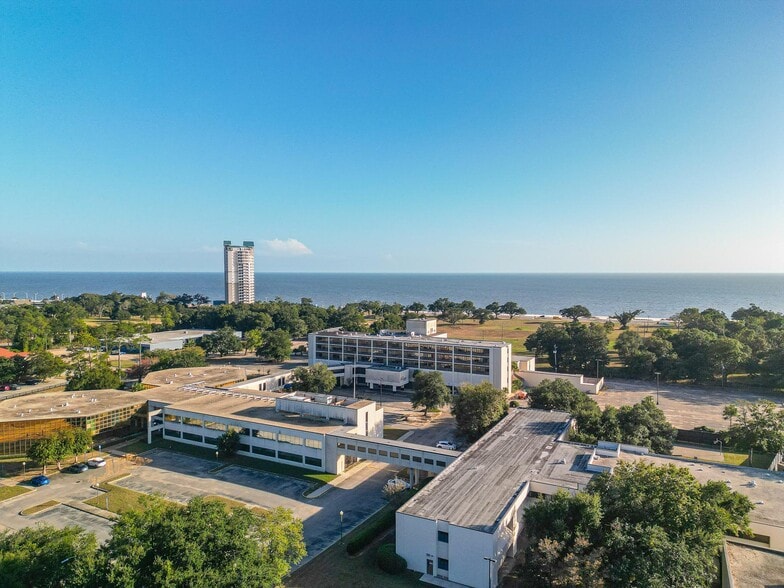 180 Debuys Rd, Biloxi, MS for lease - Building Photo - Image 3 of 24