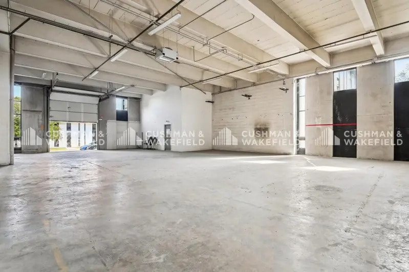 Flex in Rungis for lease Interior Photo- Image 1 of 7