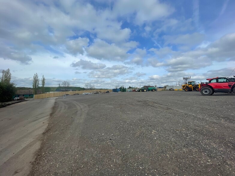 Newyears Green Ln, Uxbridge for lease - Building Photo - Image 2 of 7