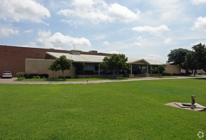 9010 John W Carpenter Fwy, Dallas, TX for lease - Primary Photo - Image 1 of 7