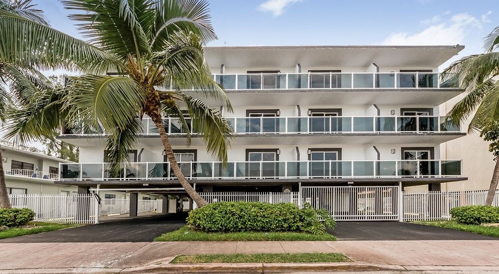 1986 Biarritz Dr, Miami Beach, FL for sale - Primary Photo - Image 1 of 4