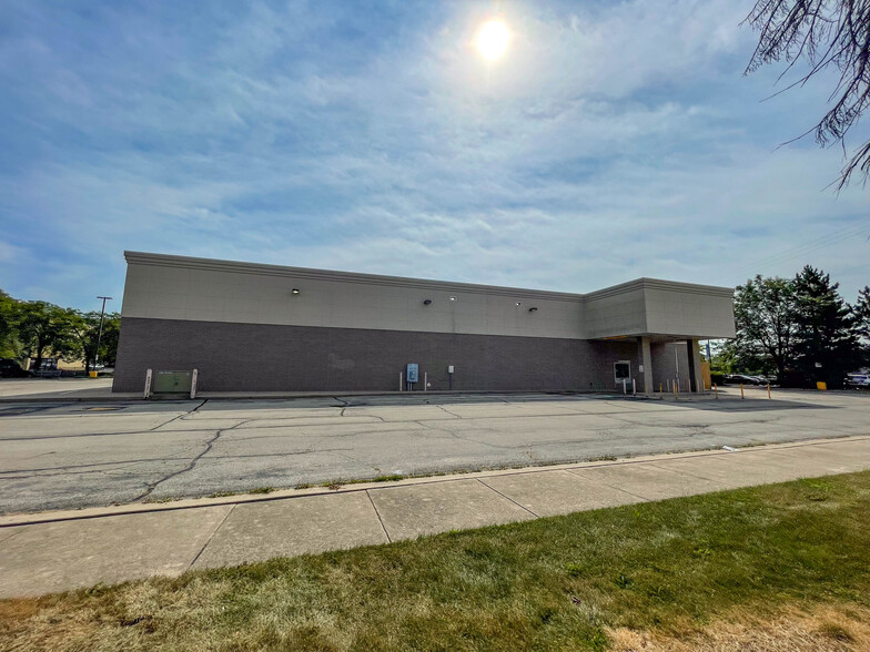 1201 E State St, Rockford, IL for lease - Building Photo - Image 3 of 5