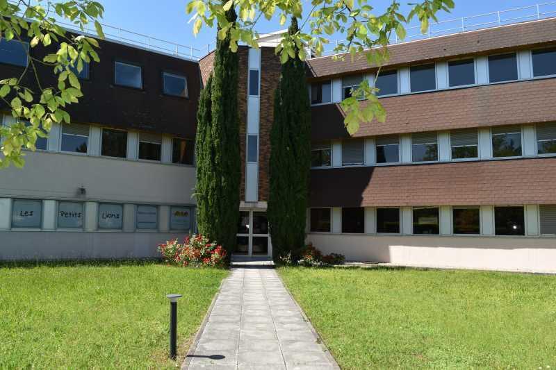 Office in Bron for lease - Building Photo - Image 2 of 12