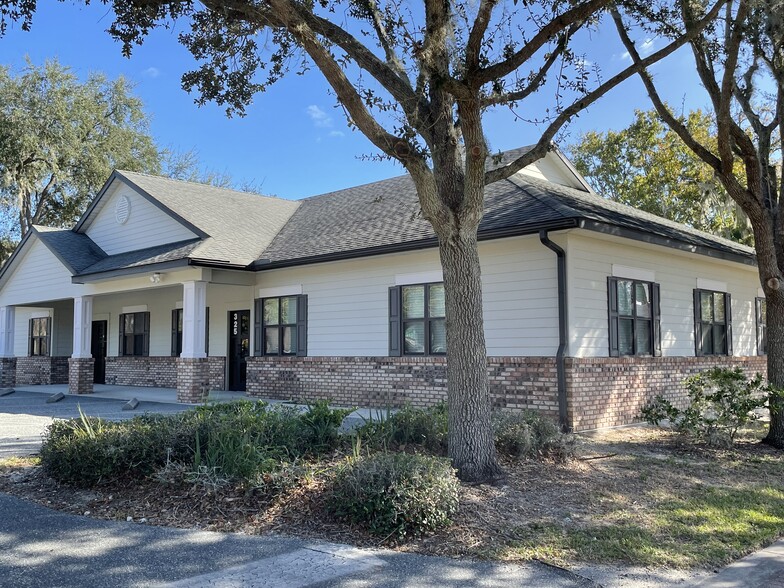 321 N Barrow Ave, Tavares, FL for sale - Building Photo - Image 1 of 1