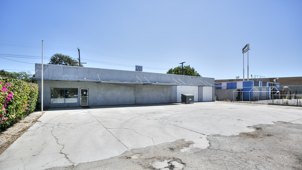 1701 N San Fernando Blvd, Burbank, CA for lease - Building Photo - Image 1 of 13