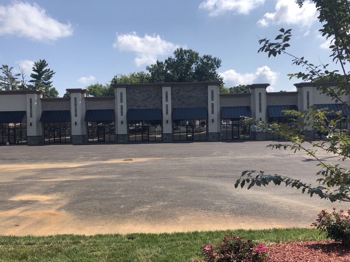 2033 Fort Campbell Blvd, Clarksville, TN 37042