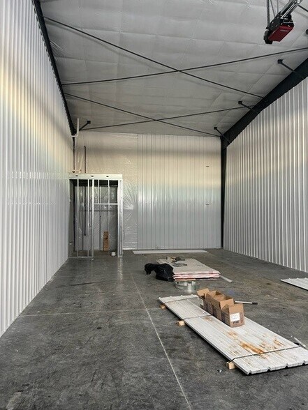 560 Charles St 560 Charles St, Billings, MT for lease - Building Photo - Image 2 of 10