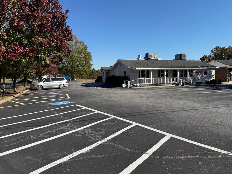 1013 S Main St, Landis, NC for sale - Building Photo - Image 3 of 17