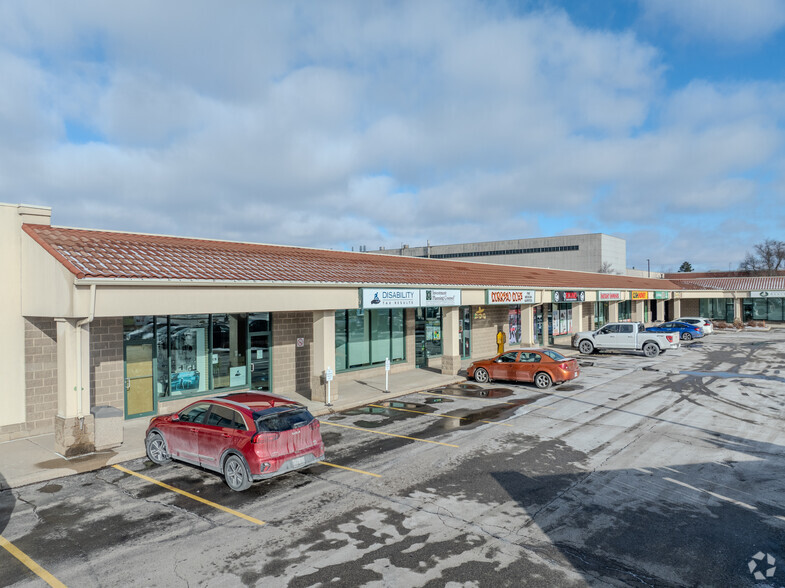 221 Woodlawn Rd W, Guelph, ON for lease - Primary Photo - Image 1 of 12