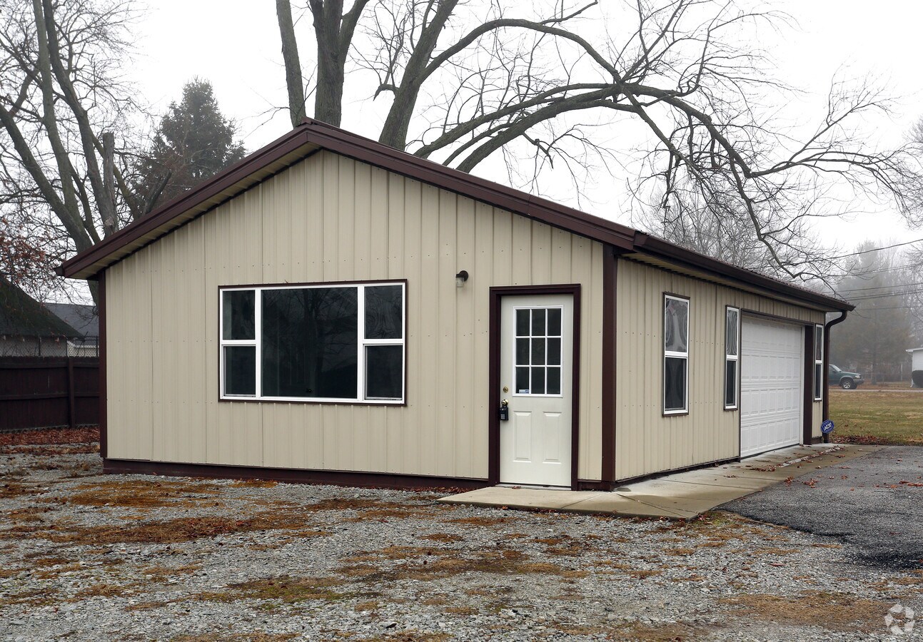 630 E Main St, Whiteland, IN 46184