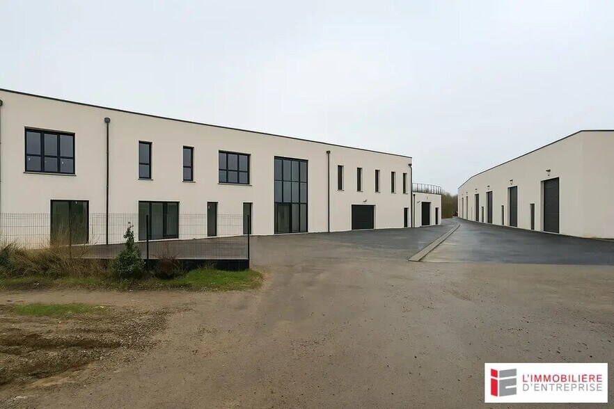 Industrial in Noyal-Châtillon-sur-Seiche for lease - Building Photo - Image 1 of 7