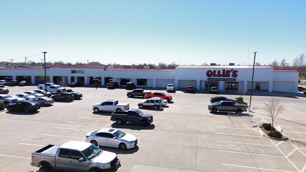 800-828 W Edmond Rd, Edmond, OK for lease - Building Photo - Image 3 of 10