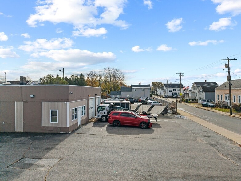 98 Middle St, Fairhaven, MA for sale - Building Photo - Image 3 of 29