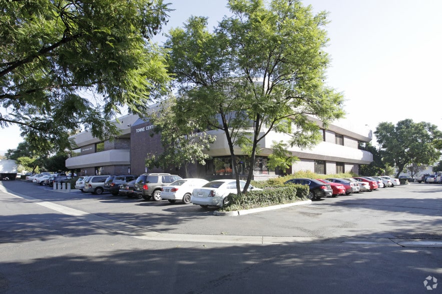 1900 Royalty Dr, Pomona, CA for lease - Primary Photo - Image 1 of 14