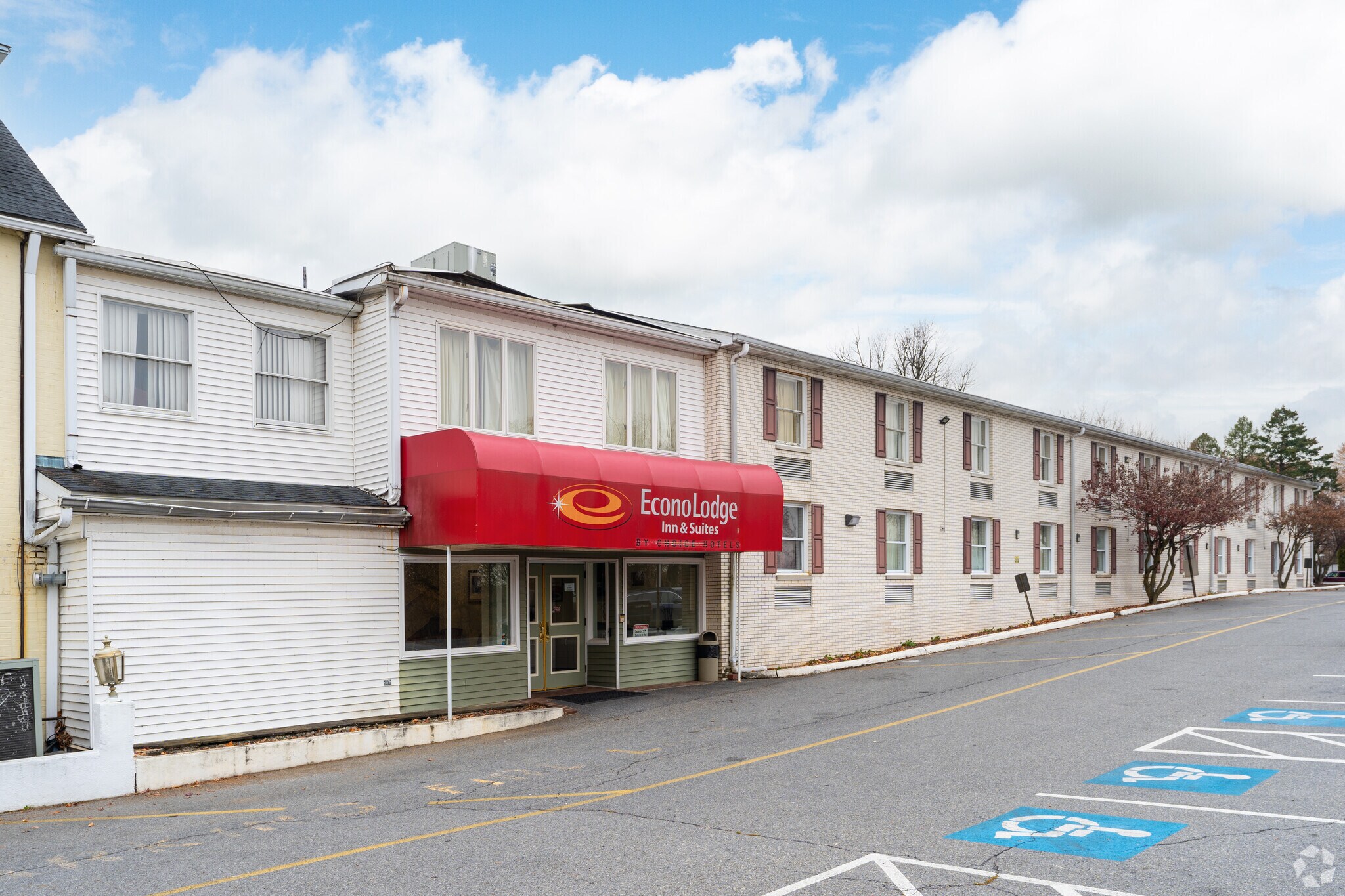 2017 Bernville Rd, Reading, PA for sale Primary Photo- Image 1 of 1