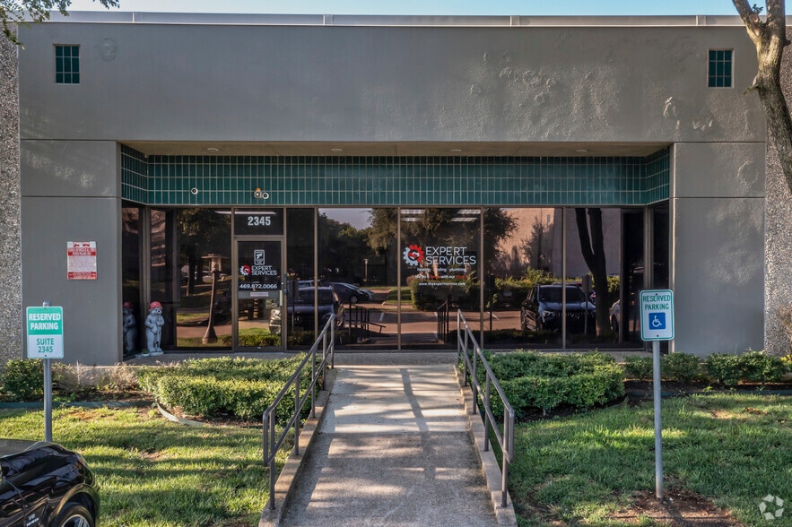2345-2355 Merritt Dr, Garland, TX for lease - Building Photo - Image 3 of 7