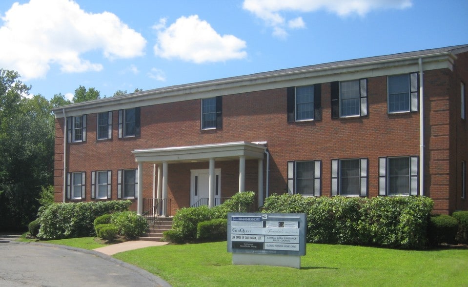 3 Barnard Ln, Bloomfield, CT 06002