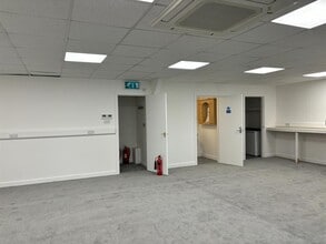 Hole Ln, Edenbridge for lease Interior Photo- Image 2 of 3