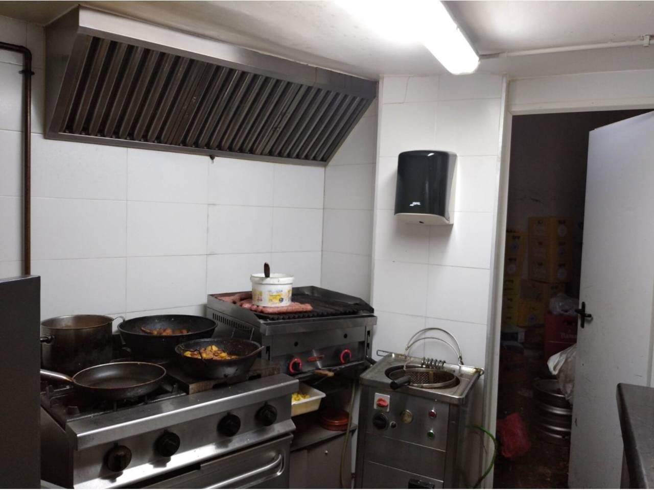 Retail in Barcelona, Barcelona for lease Interior Photo- Image 1 of 1