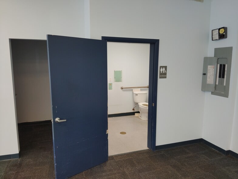 11140-11164 Starkey Rd, Largo, FL for lease - Interior Photo - Image 3 of 7