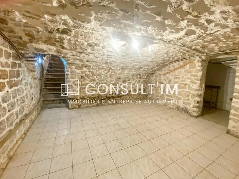 Retail in Paris for lease - Building Photo - Image 3 of 7