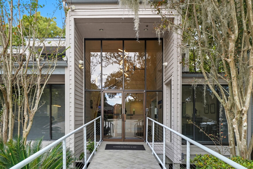 8818 Goodbys Executive Dr, Jacksonville, FL for sale - Building Photo - Image 2 of 19