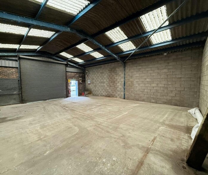 227 Crompton Rd, Macclesfield for lease - Building Photo - Image 2 of 5