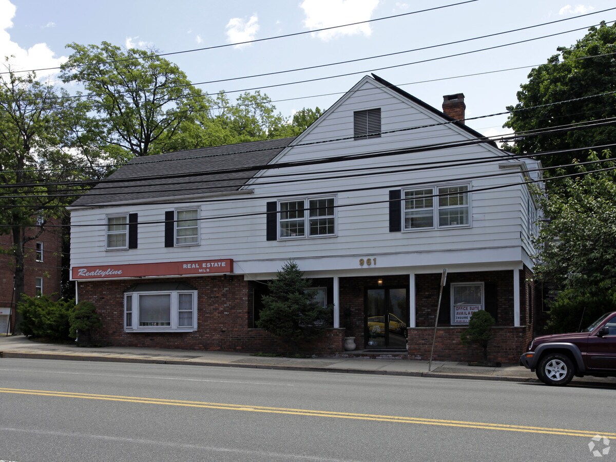 961 Teaneck Rd, Teaneck, NJ 07666