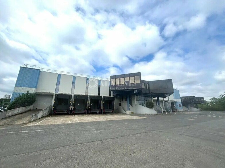 Industrial in Fontenay-sous-Bois for lease - Building Photo - Image 1 of 8