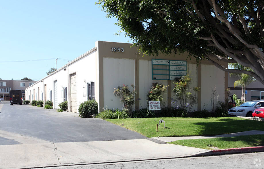 1253 Logan Ave, Costa Mesa, CA for sale - Primary Photo - Image 1 of 1