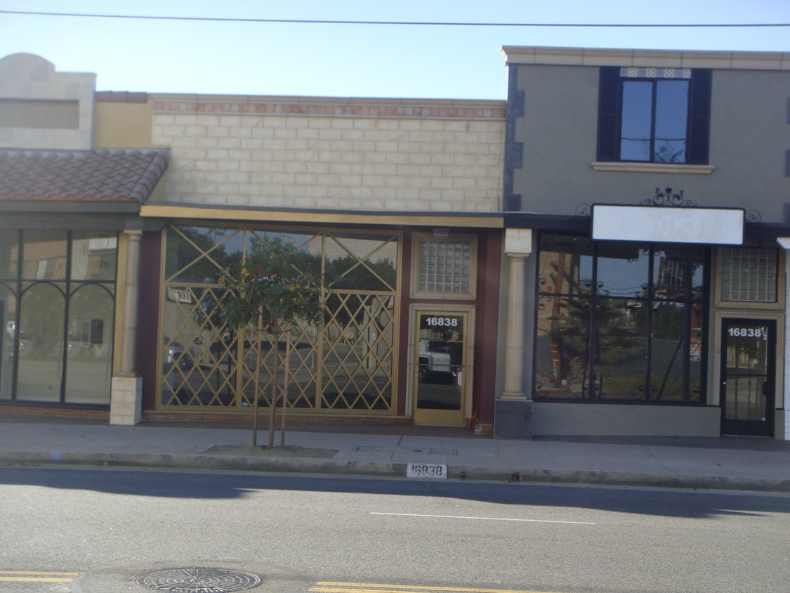 16830-16848 Saticoy St, Van Nuys, CA for sale Primary Photo- Image 1 of 1