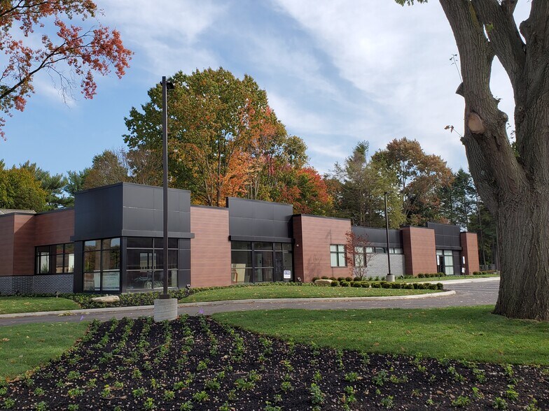 539 White Pond Dr, Akron, OH for sale - Building Photo - Image 1 of 1