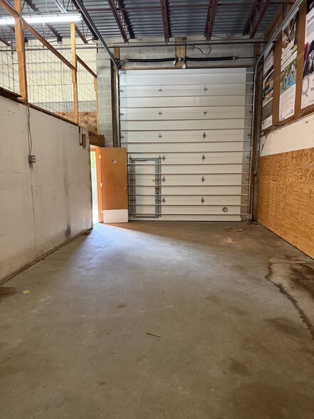 1808 Karakung Dr, Ardmore, PA for sale - Interior Photo - Image 3 of 6