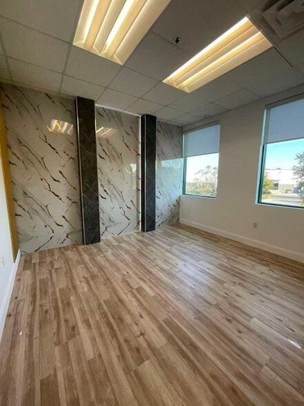 7075 Kingspointe Pky, Orlando, FL for sale - Building Photo - Image 1 of 36