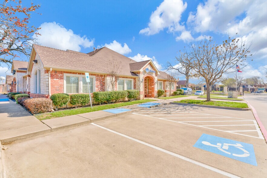 910 N Main St, Euless, TX for sale - Primary Photo - Image 1 of 1