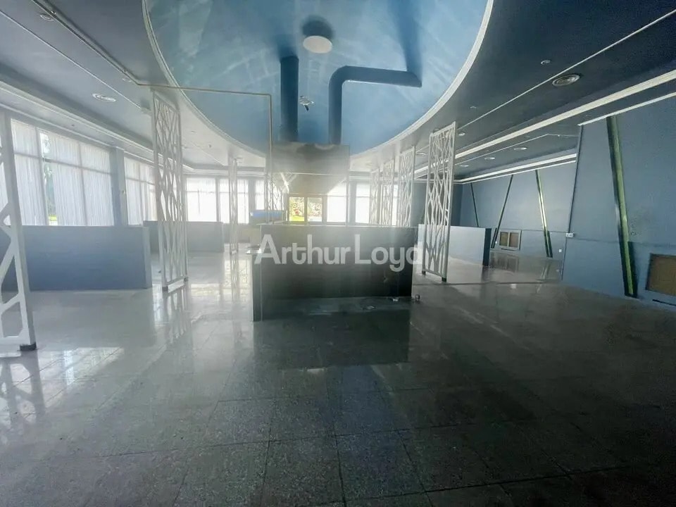 Retail in Reims for lease Interior Photo- Image 1 of 8