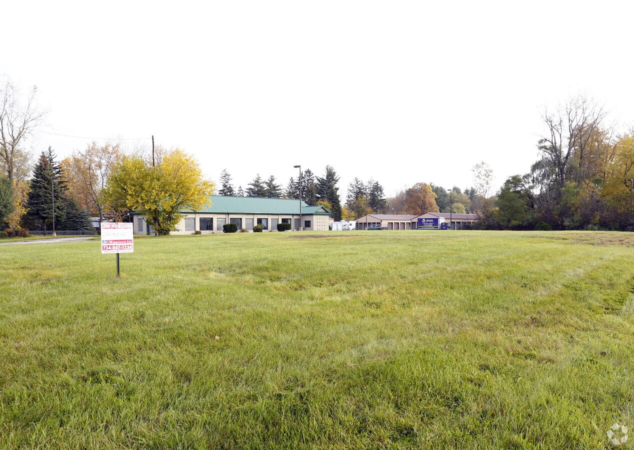 Lewis Ave, Temperance, MI 48182