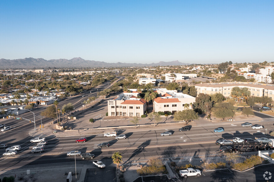 675 E River Rd, Tucson, AZ for sale - Building Photo - Image 3 of 7