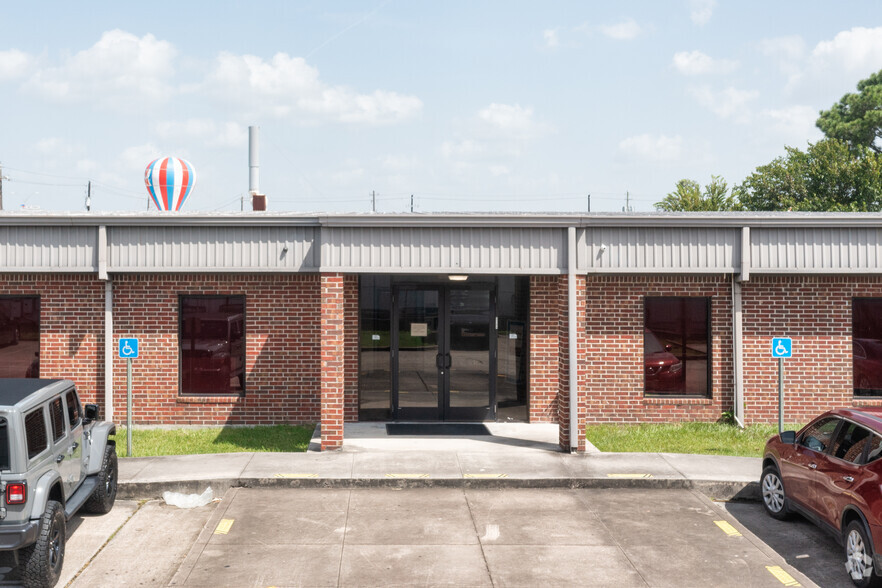 5144 E Sam Houston Pky N, Houston, TX for lease - Building Photo - Image 3 of 4