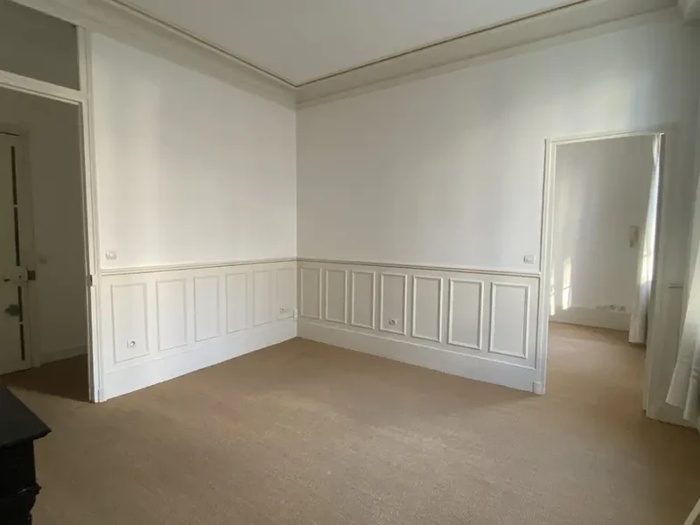 Office in Paris for lease - Interior Photo - Image 1 of 3