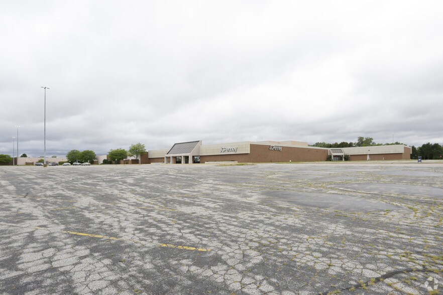 1800 Pipestone Rd, Benton Harbor, MI for sale - Primary Photo - Image 1 of 1