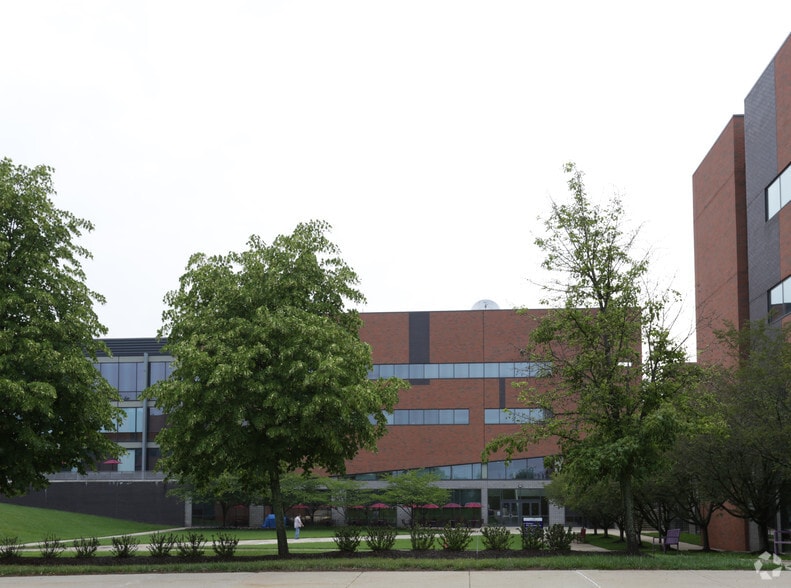 101 Tournament Dr, Horsham Township, PA for lease - Building Photo - Image 2 of 13